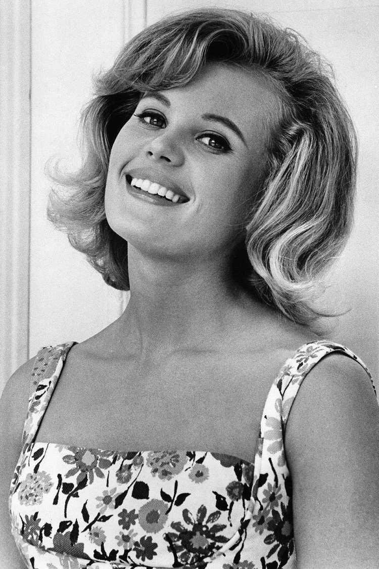 Pamela Austin as Betsy Potter in Evil Roy Slade