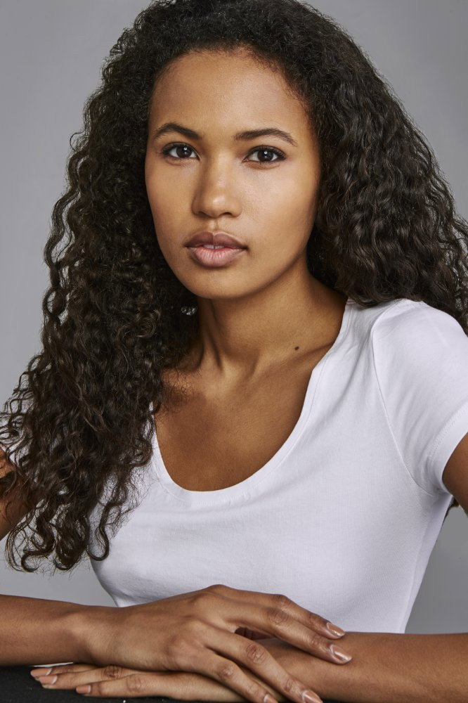 Fola Evans-Akingbola as Makayla in VS.