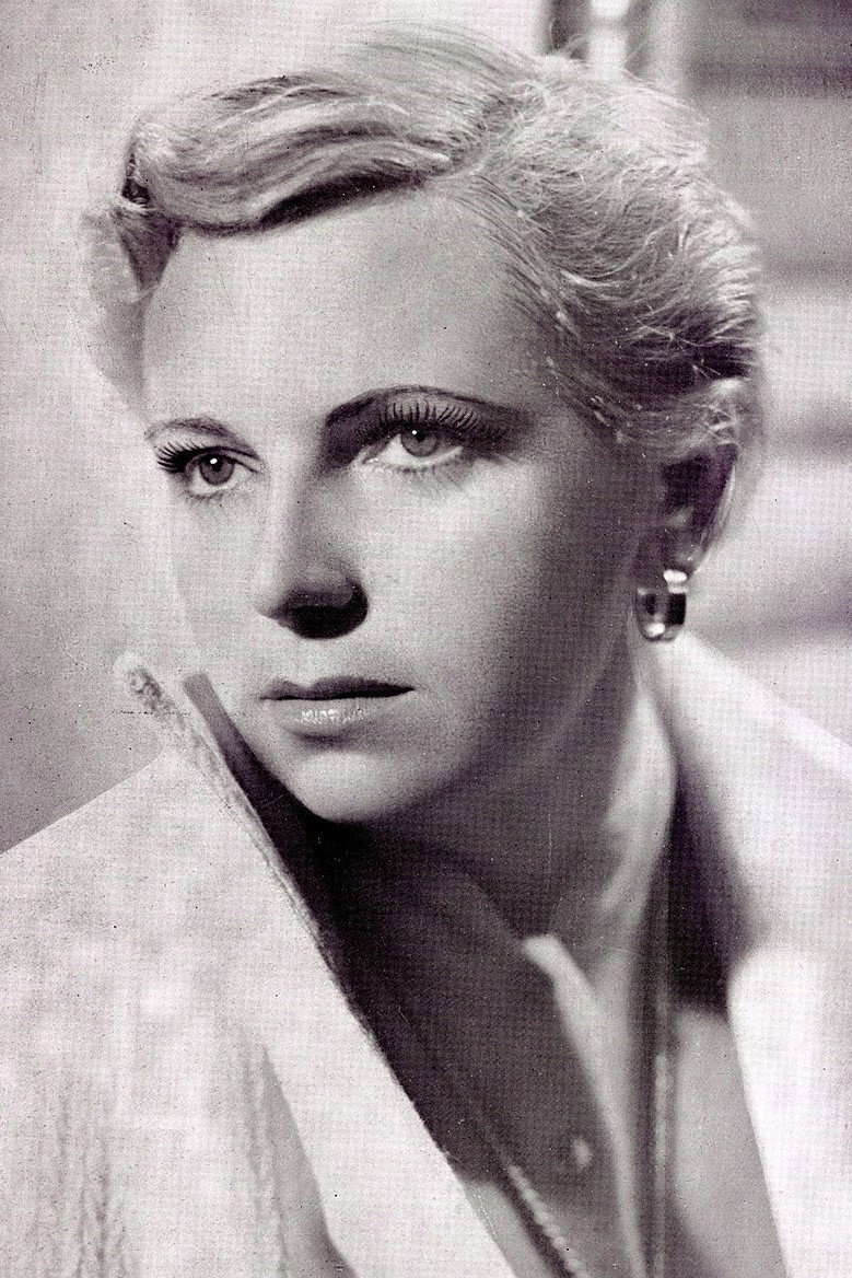 Eva Nova as Maria in Madonna delle rose