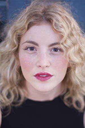 Kate Simmons as Alexa in Electromagnetic