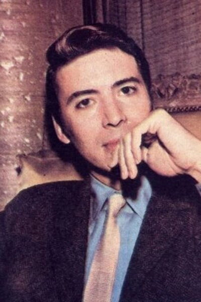 Enrique Álvarez Félix as Juan Guerra in Luz y Sombra