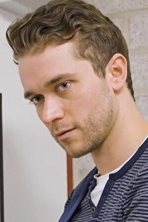 Glenn Tordeurs as Oscar - Protagonist in The Distortion of a World