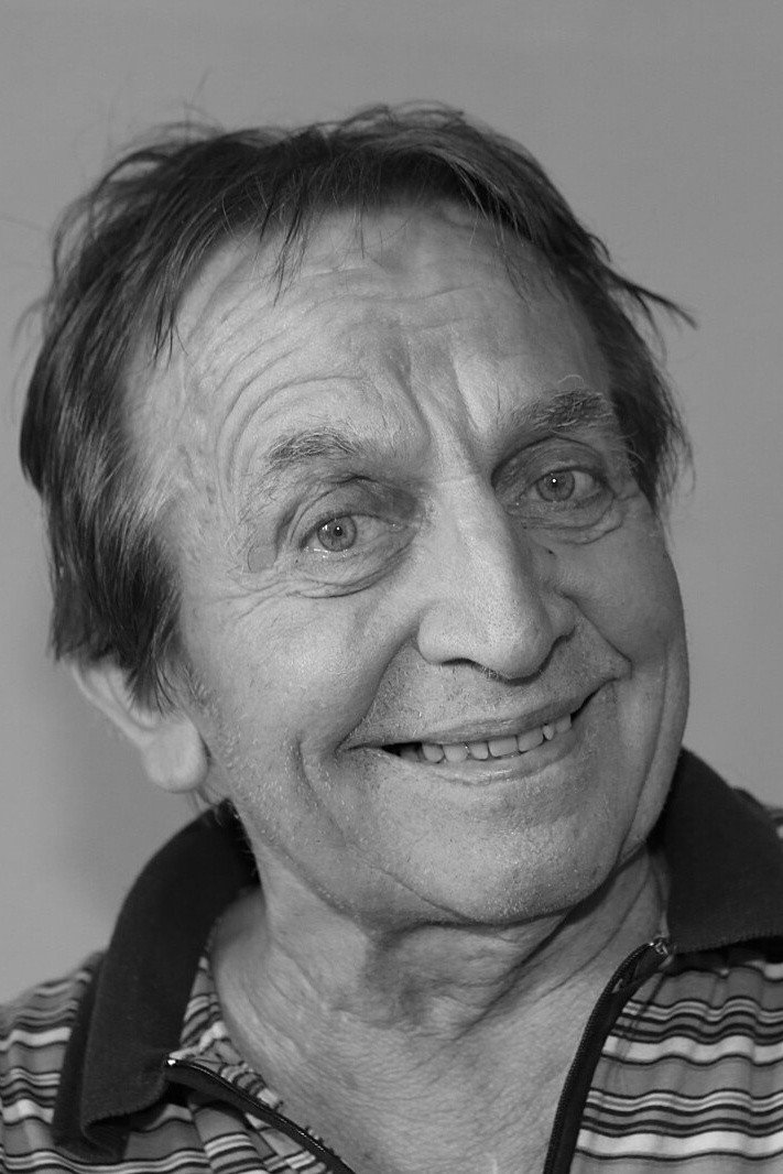 Jaroslav Čejka as komoří in Princess Jasnenka and the Flying Shoemaker