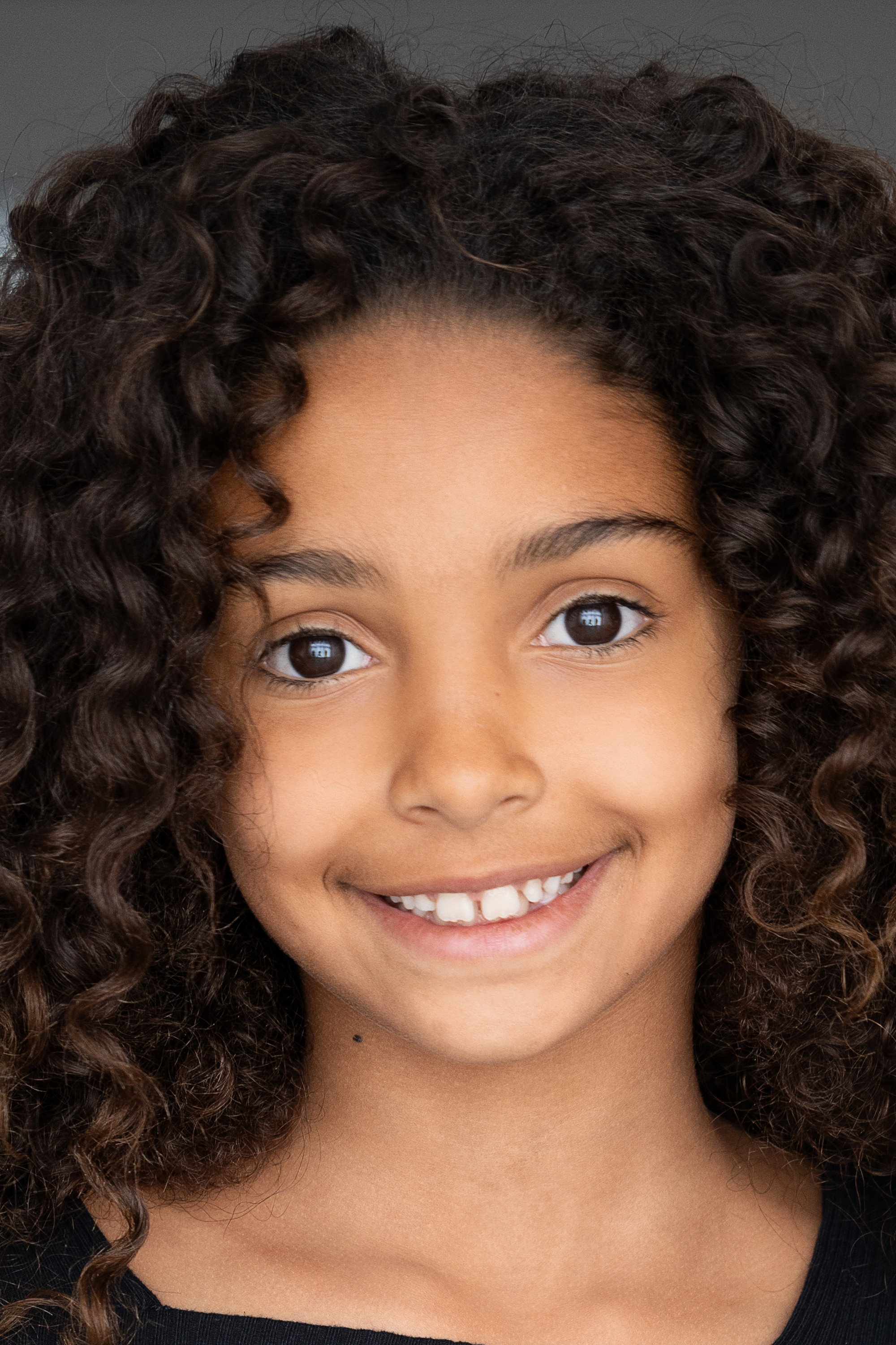 Maïna Rose Caméus as Sherry in Neon Dreaming