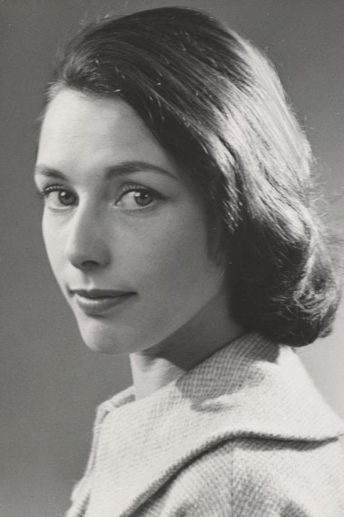 Sonja Brill as Sita Buzzi in Cesare
