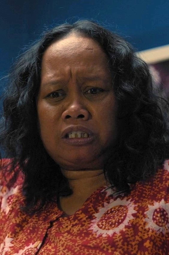 Nining Yuningsih as Bi Inah in Follow Me to Hell