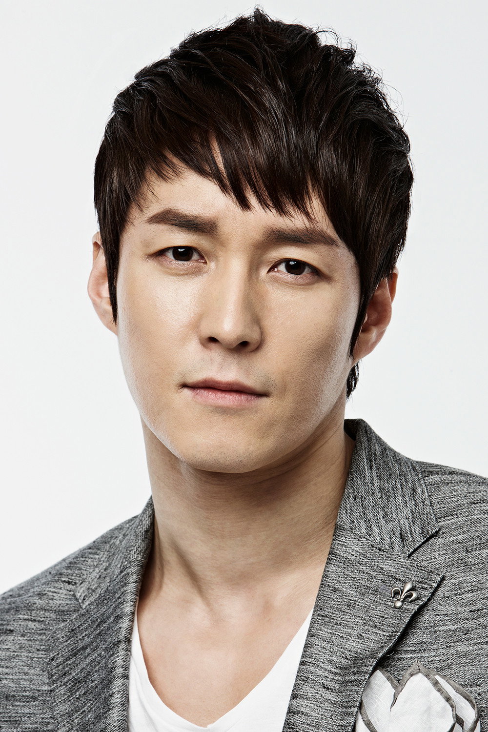 심형탁 as Baek Young-joon in Apgujeong Midnight Sun