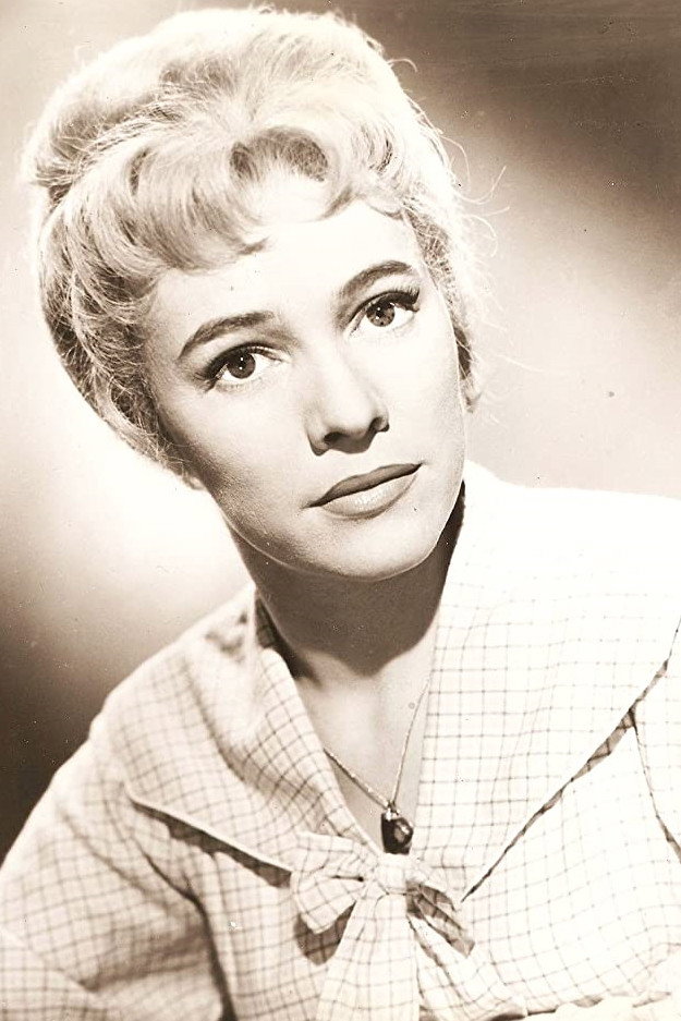 Nicole Berger as Julie, Jocelyn's sister in Jocelyn