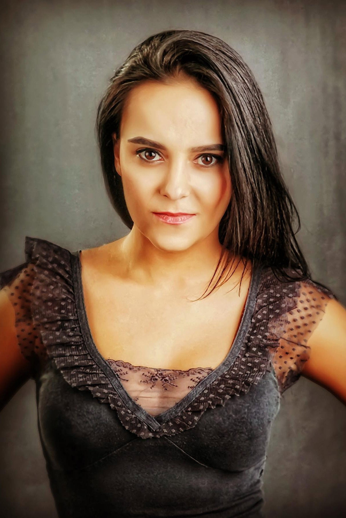 Tuğba Begde as Arzu in Sijjin 7