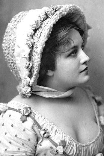 Irene Howley as Pearl Courtland in Under the Gaslight