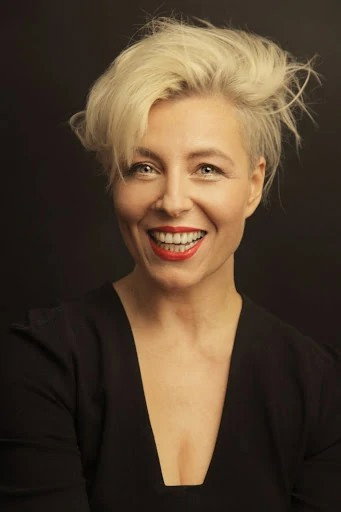 Magdalena Woźniak as Roza in Smutna