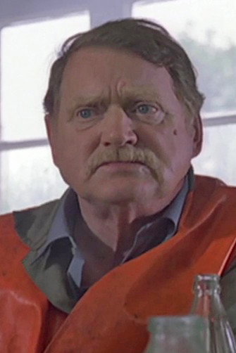 Edgar Külow as Wachtmeister Albrecht in Die ehrbaren Fünf