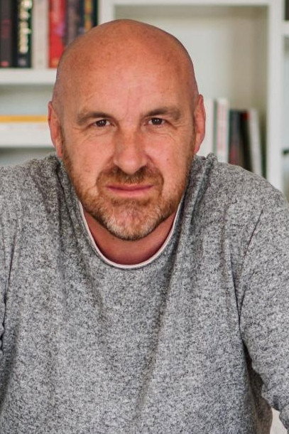 Eric Goens as Self - Host in later Als Ik Groot Ben