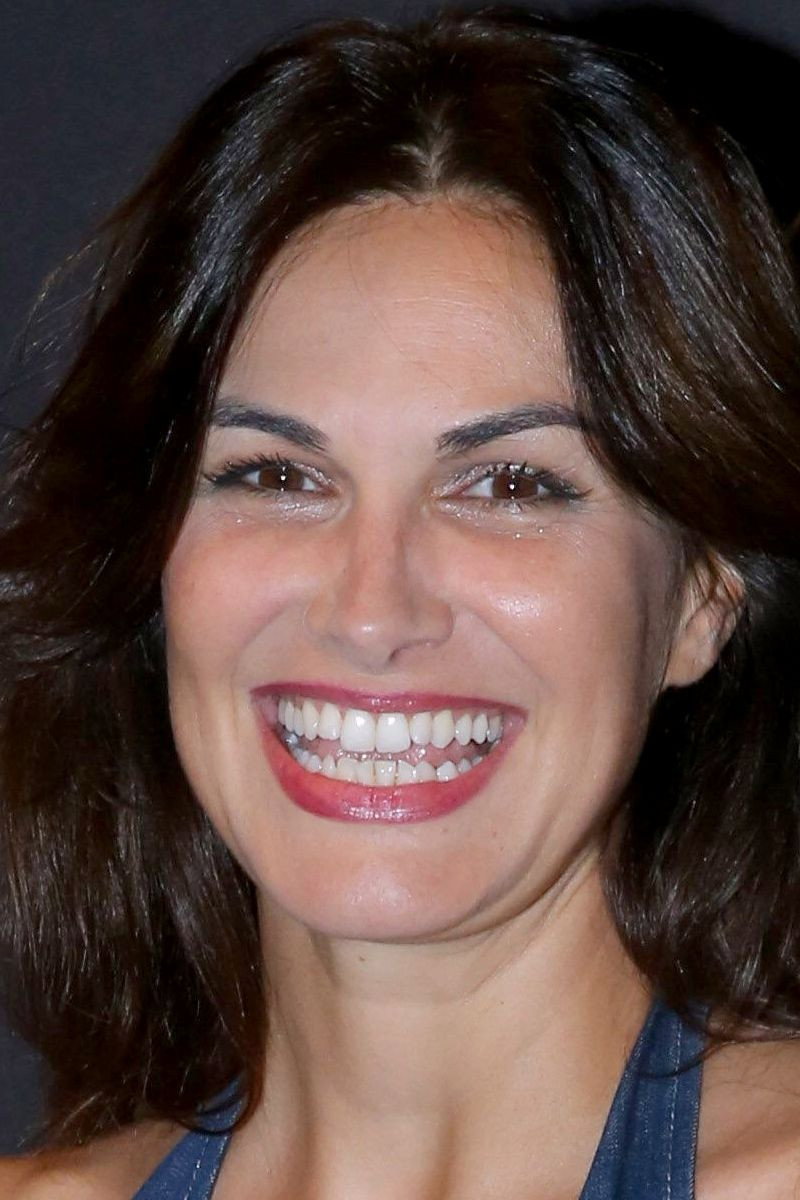 Héléna Noguerra as Louise Bartoli in Nouveau Jour