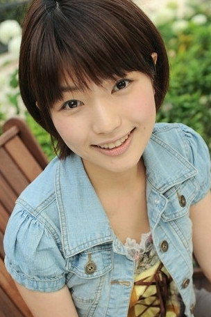 稲村優奈 as Yuzu Hiiragi (voice) / Serena (voice) / Rin (voice) in Yu-Gi-Oh! Arc-V