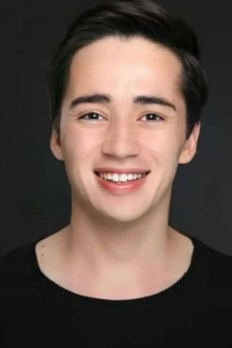 Ramiz Mullamusa as Cenk in Beton Nazmiye