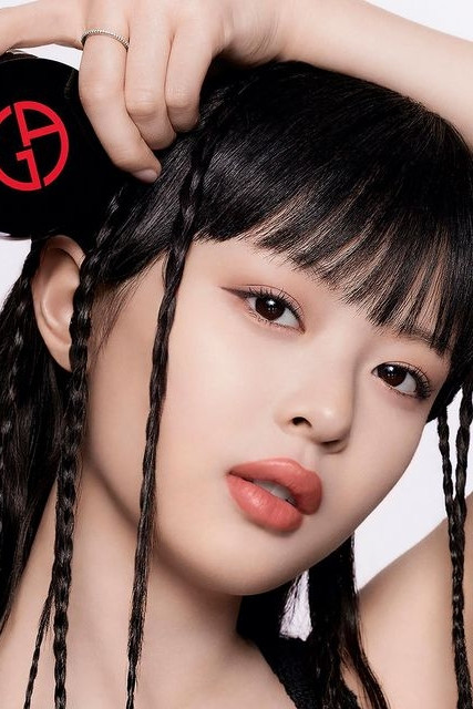 하니 as Hanni in OMG