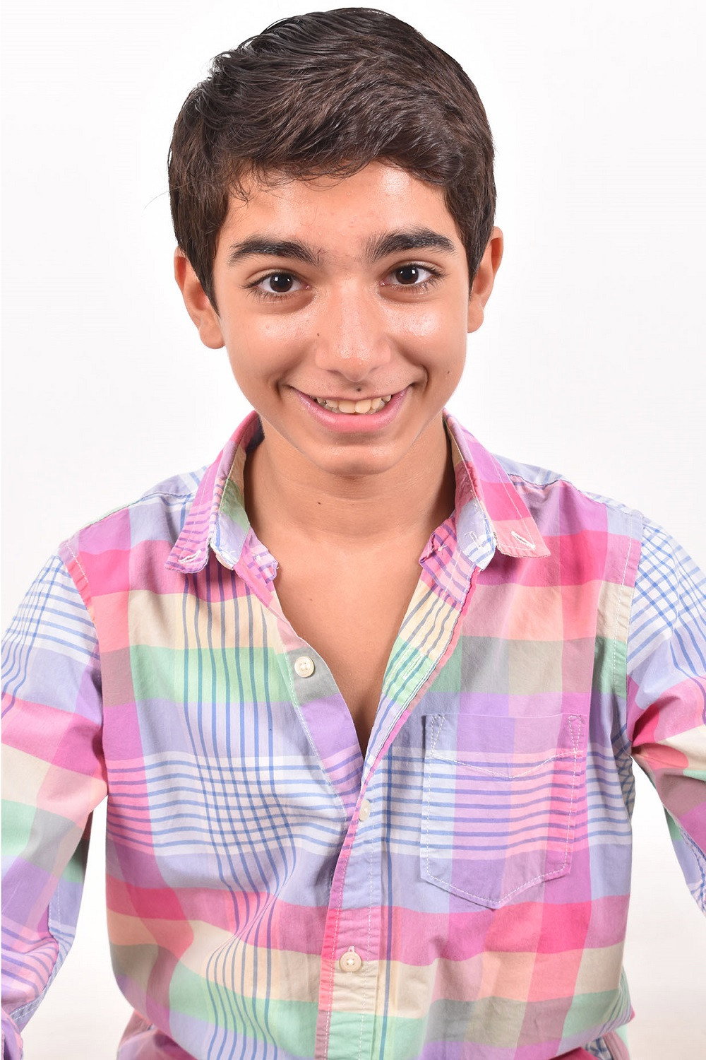 Esat Polat Güler as Selçuk in Buddies from the Neighborhood