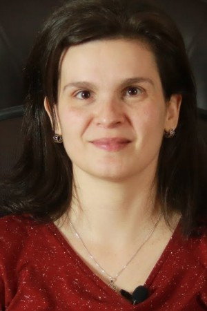 Julia Ribas as June in June