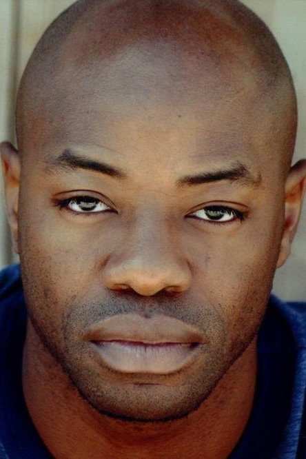 Dayo Ade as Leo Beckett in Cracked