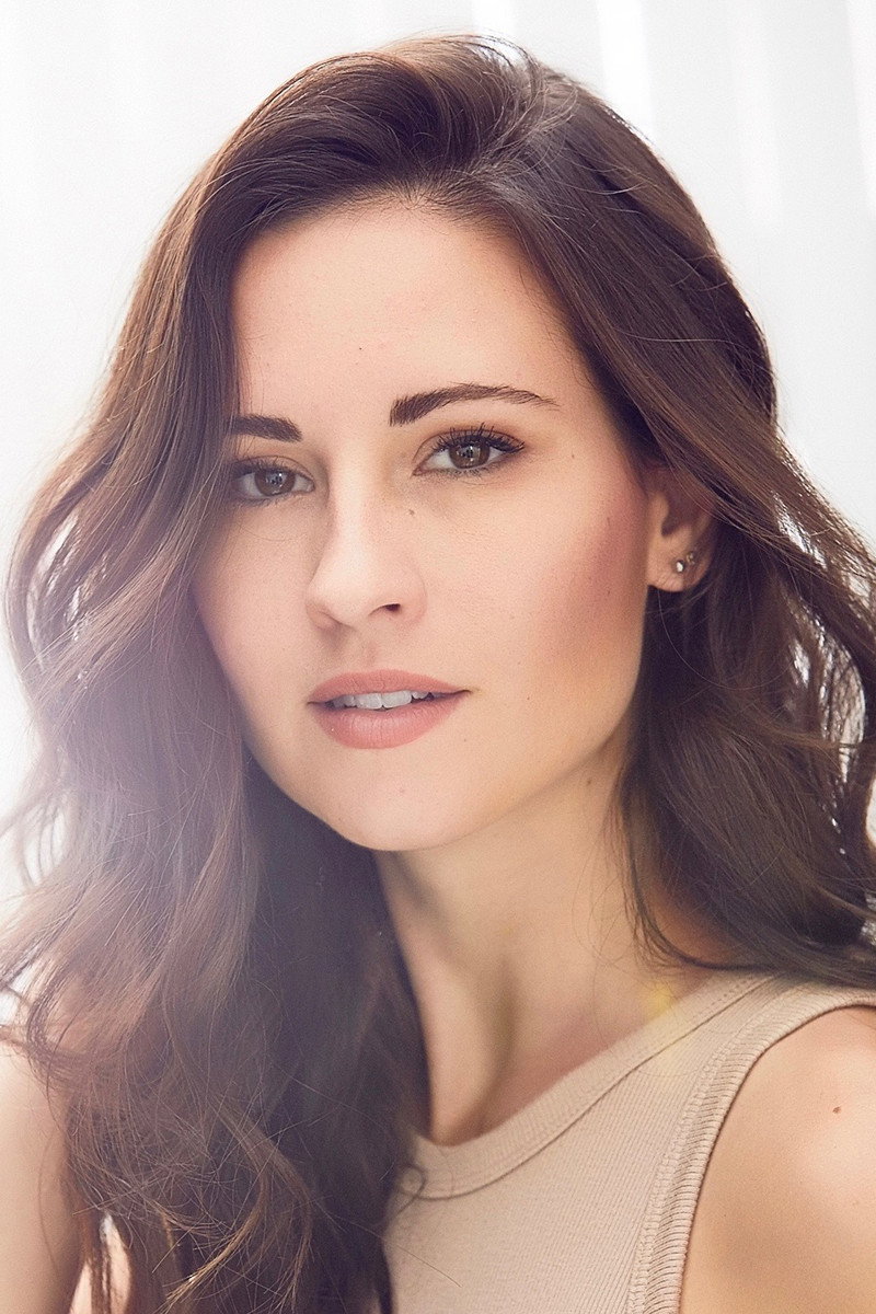 Ansley Gordon as Anne in Fiend Fatale