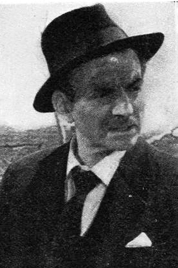 Mario Fortuna as Gallito in Arrabalera