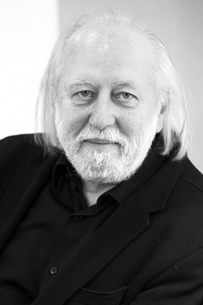 Krasznahorkai László as Himself in The Baron Returns