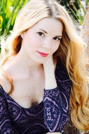 Brooke Anne Smith as Heidi in Blast Vegas