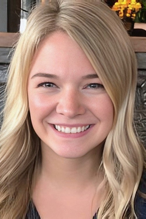 Kaitlyn Squires as Sandra in Hopeful Notes