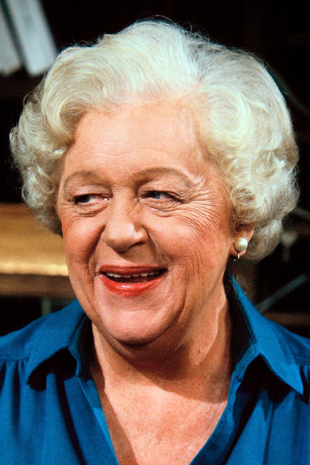 Lucille Benson as Lady at Snakerama in Duel