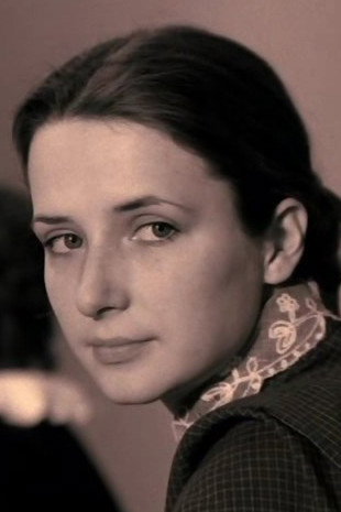 Юлия Тархова as Vika Lyuberetskaya in Tomorrow Was the War