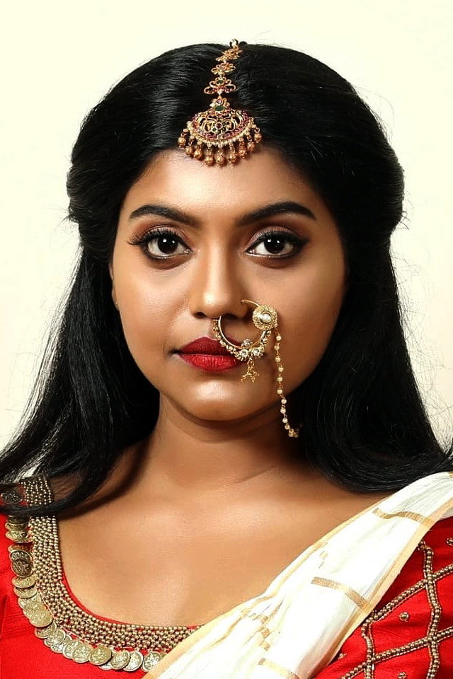 Sruthi Jayan as Lekha in Narudi Brathuku Natana