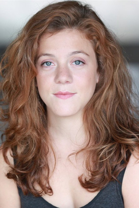 Amélie Robin as Gloria Cazals in Meurtres à Albi