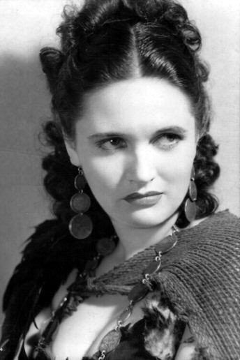 Margaretta Scott as Lady Hartford in The First Gentleman