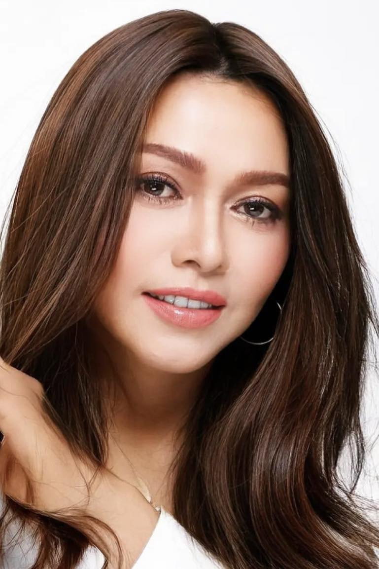 Wipawee Charoenpura as Mrs. Waad in His Dark Materials