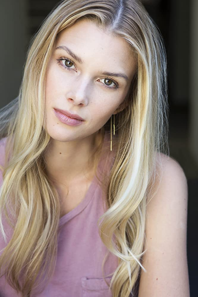 Emma Ishta as Kirsten Clark in Stitchers
