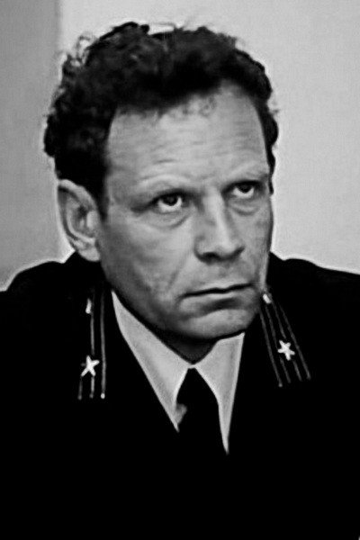 Юрий Соколов as lyotchik in Poem about Wings