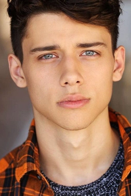 Uriah Shelton as Longwell Chase in Looking for Alaska
