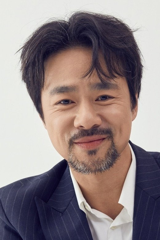 Kim Hong-pyo as Joo Moo-Gi in 사랑할수록