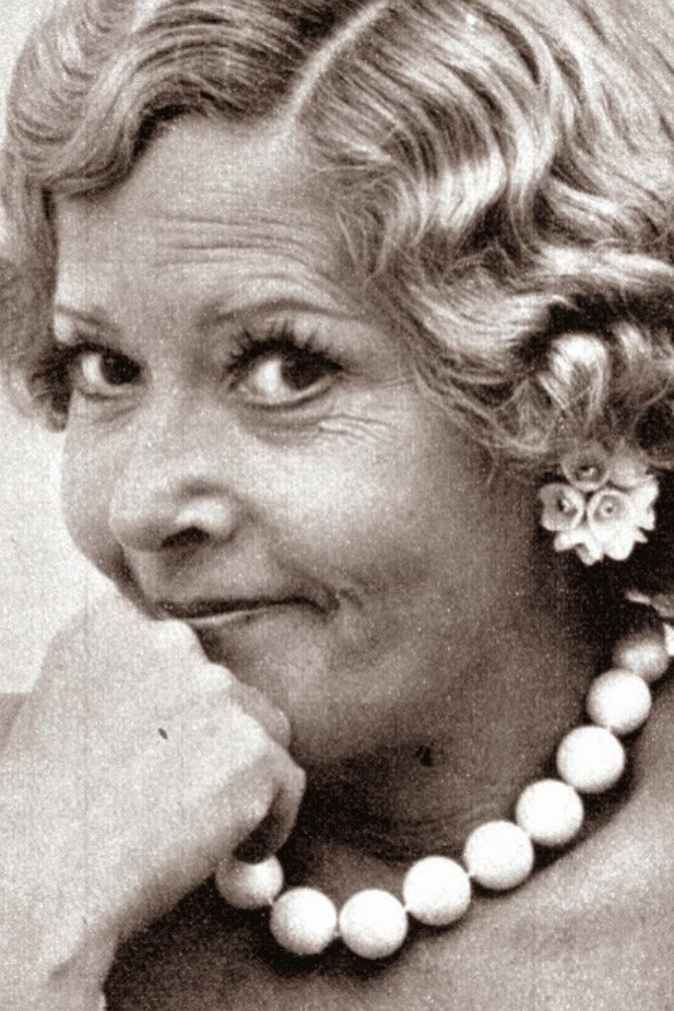 Lúcia Lambertini as Dona Eulália in O Corintiano