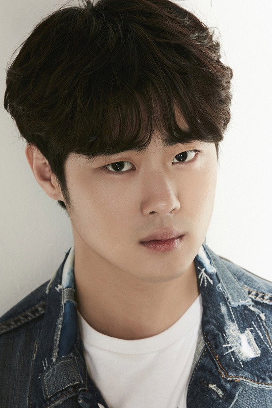 조병규 as Kang Sung Mo (young) in He Is Psychometric