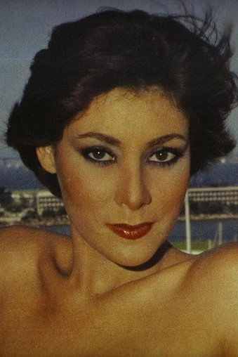 Helena Ramos as Julinha in Cocky