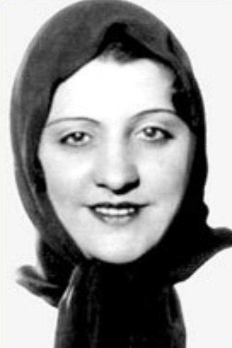 Gorella Gori as Teresa in The Astronaut Wives Club