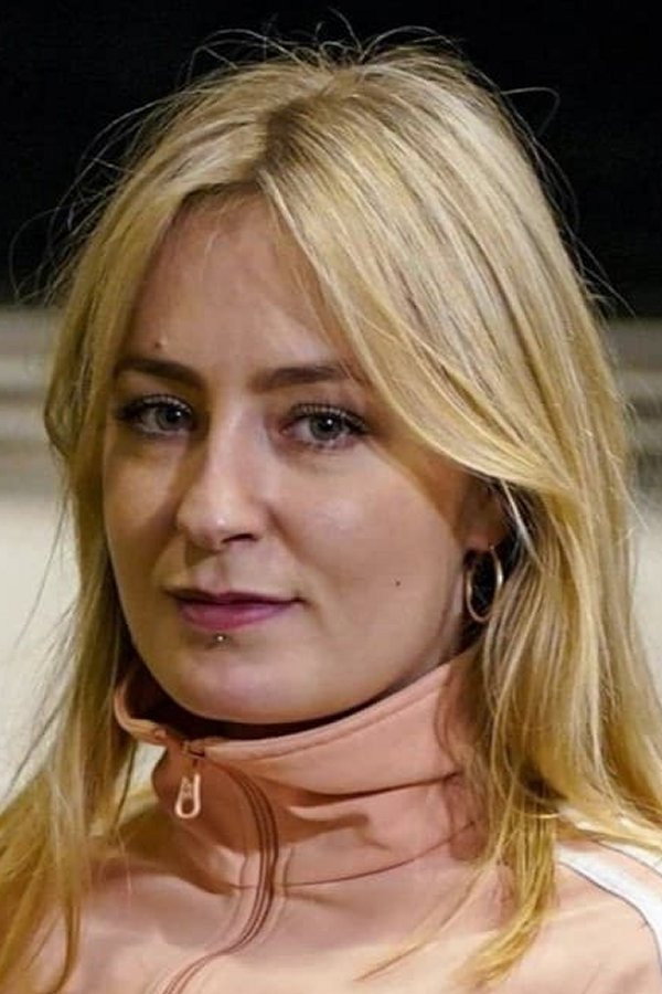 Katinka Lærke Petersen as Kim in Far