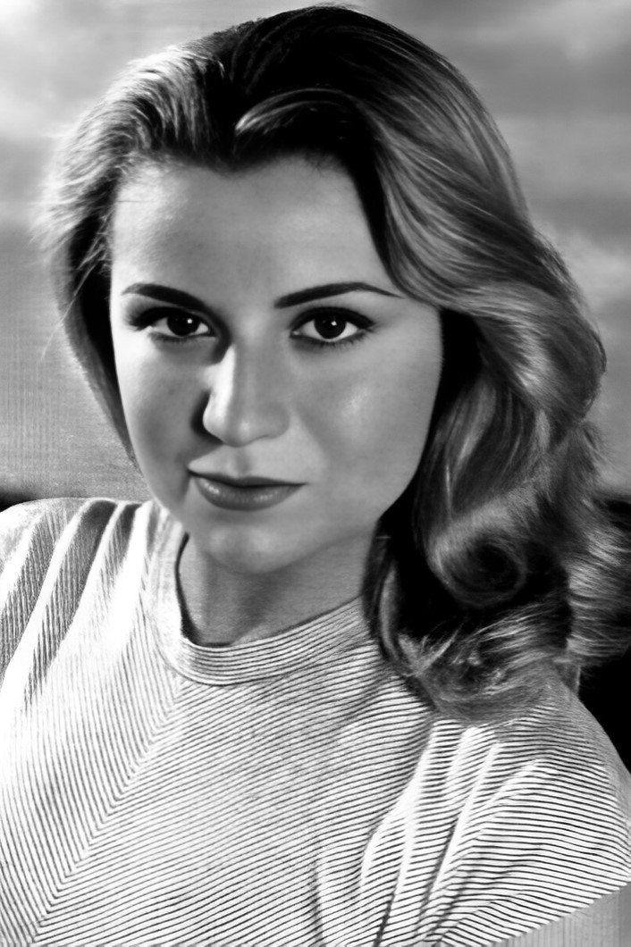 Bianca Toccafondi as Gloria, Don Gualtiero's wife in My Father's Nurse