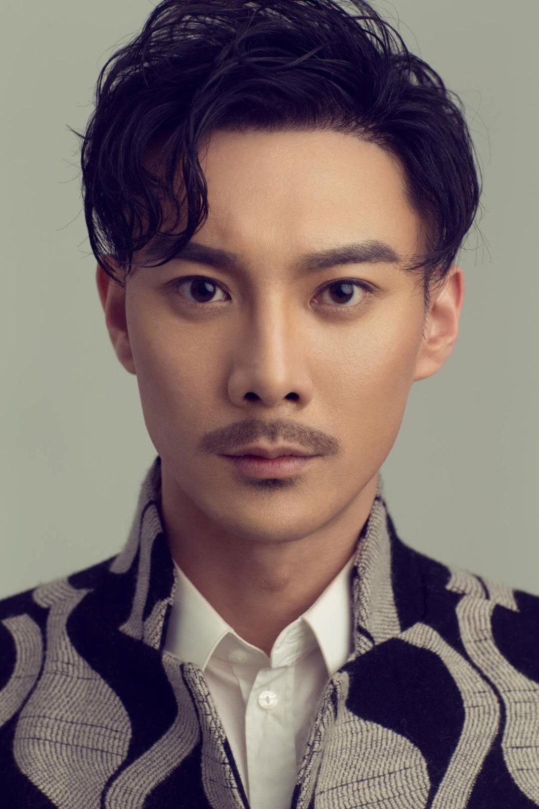 Jin Kaijie as Wang Dongyang in Mackerel Falls in Love with Cat