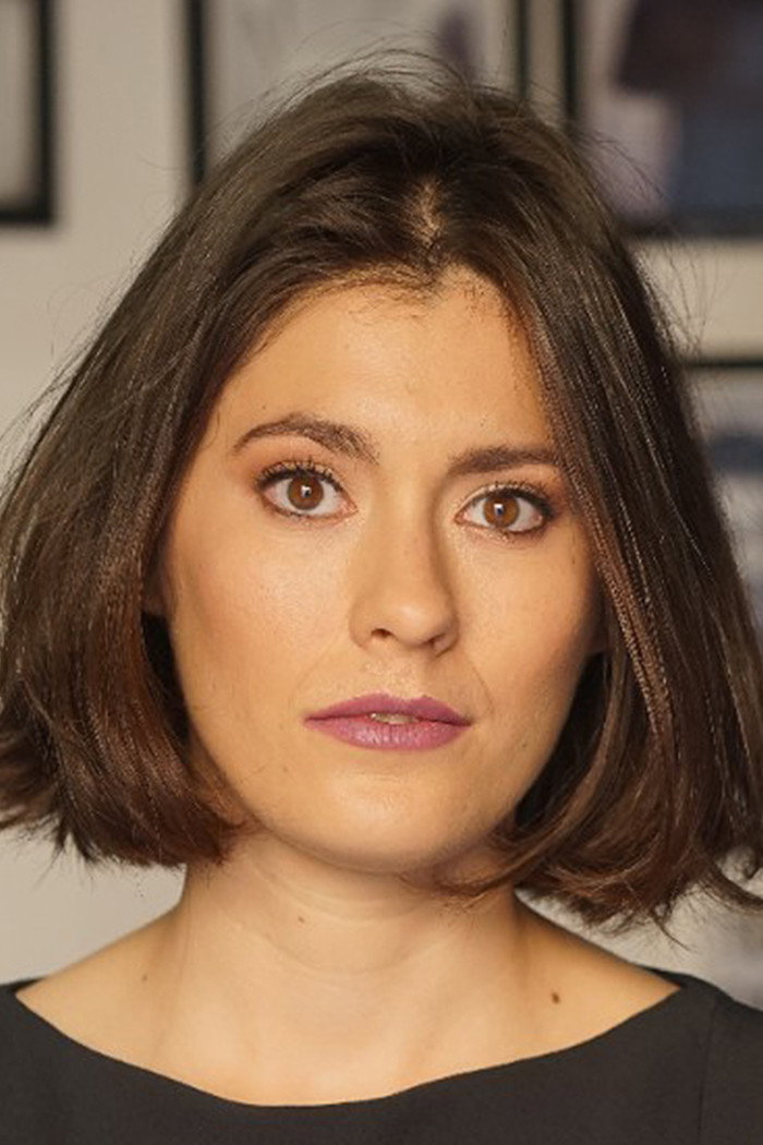 Carolina Campanela as Maria do Mar in Hands in the Fire