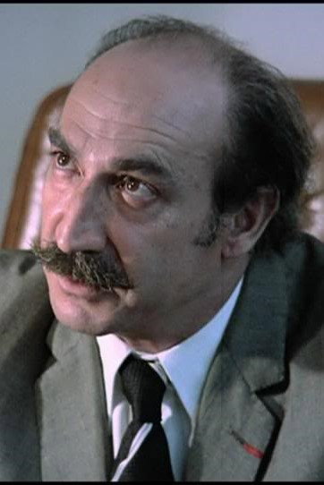 Carlos Lucena as Comisario in Las alegres chicas de 'El Molino'