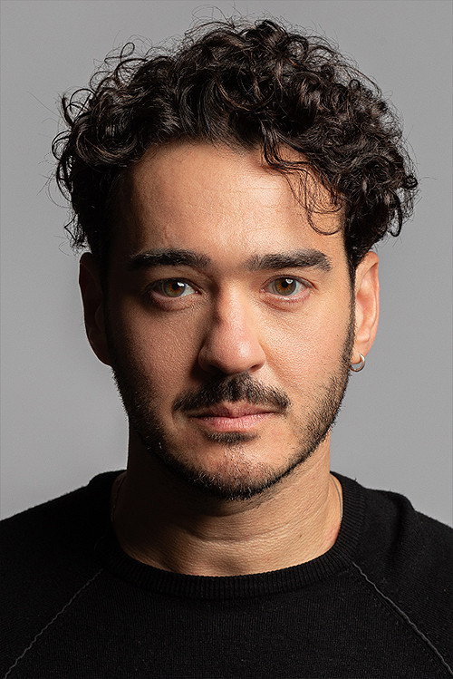 Marcos Veras as Léo in Um Casal Inseparável