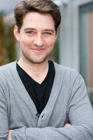Diego Valsecchi as Mike Tanner in Blackout